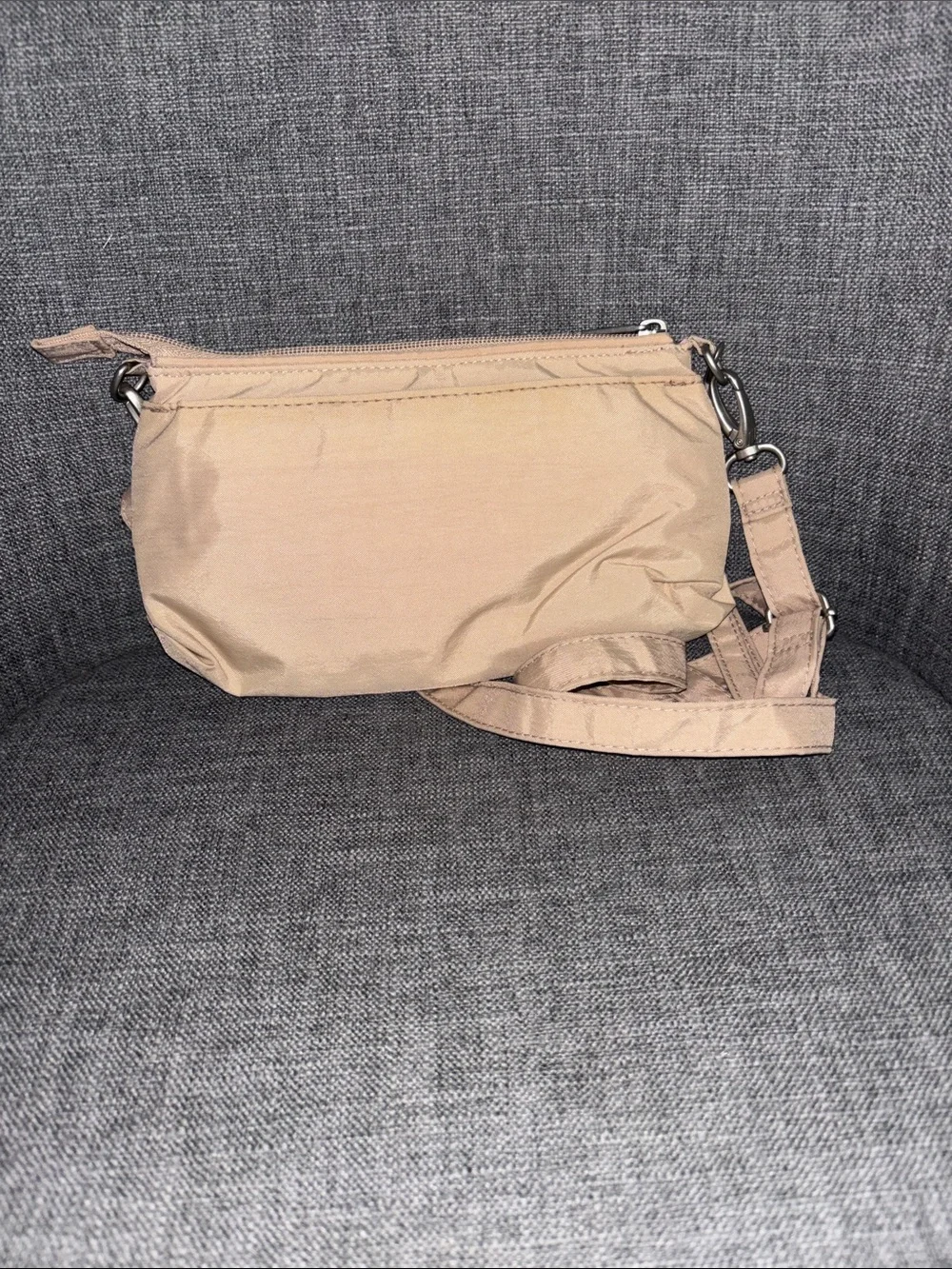 Baggallini tan crossbody messenger bag